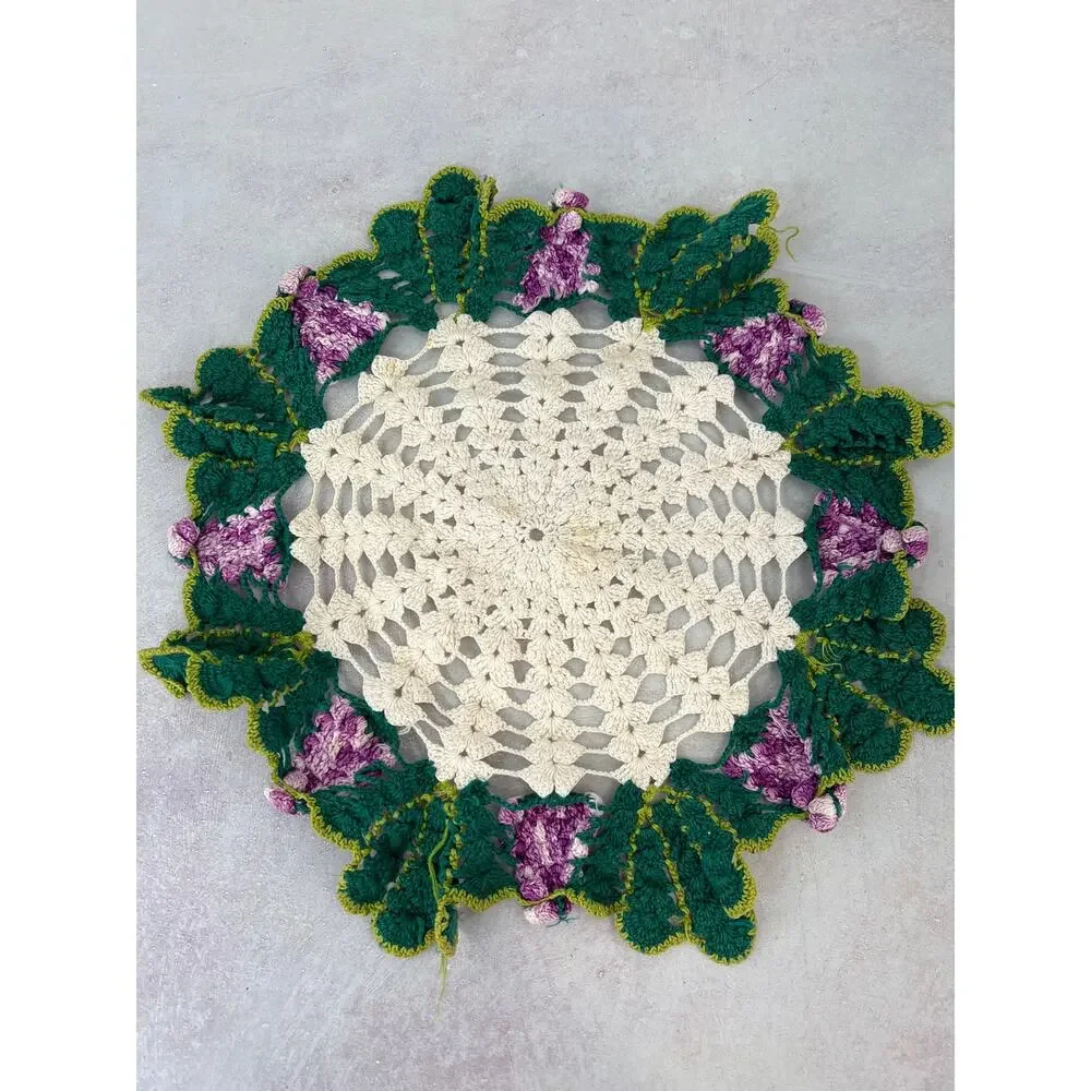 Vintage‎ Attic Treasure Handmade Crochet Grape Doily Art Nouveau 13”